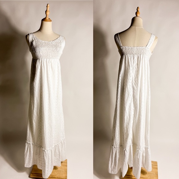 VINTAGE 70s White Eyelet Nap Dress Maxi Length Small